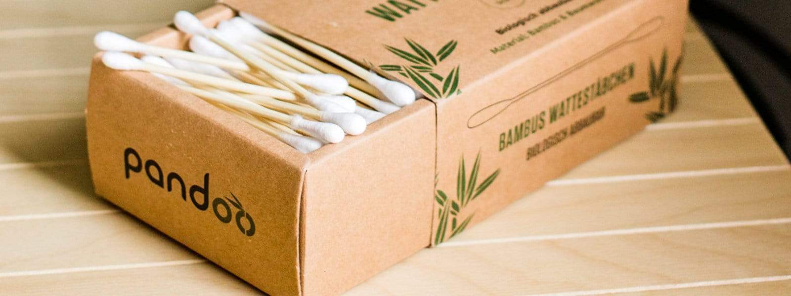 Mit den Wattestäbchen aus Bambus in einen nachhaltigen Alltag