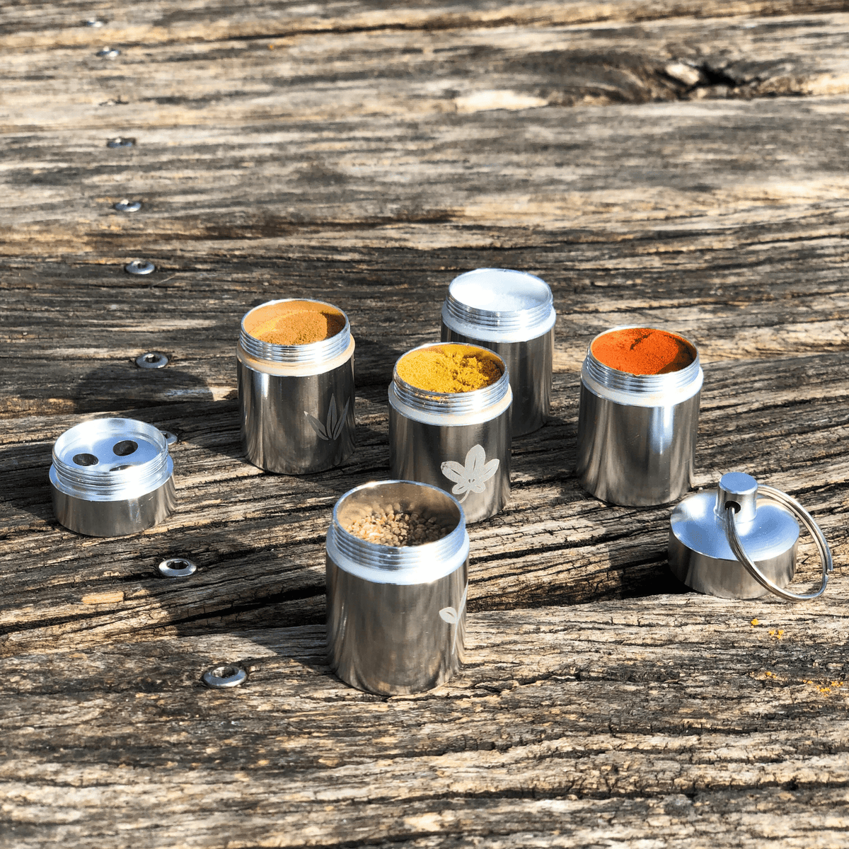 pandoo Reisegewürz Set Reise- und Camping Gewürz-Set | mit Streuaufsatz