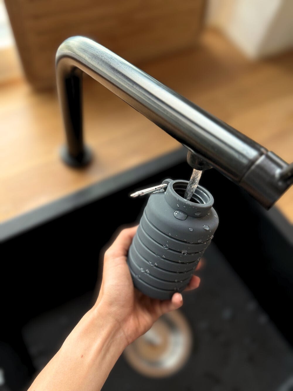 pandoo Trinkflasche Anthrazit Faltbare Silikon-Trinkflasche 700ml – BPA-frei & auslaufsicher