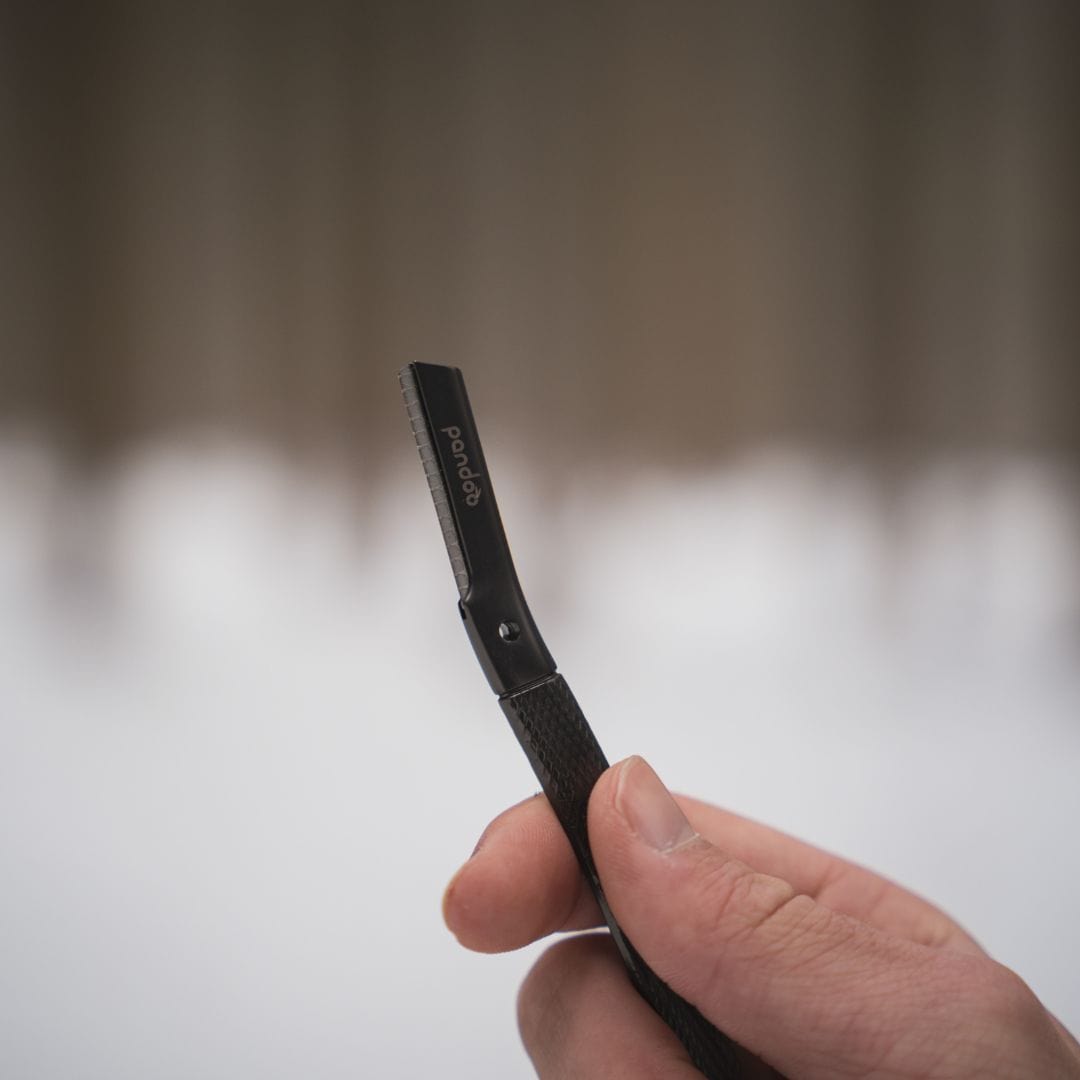 pandoo Augenbrauen-Rasierer Augenbrauen-Rasierer aus Metall | inkl. 4 Klingen | 2 Farben