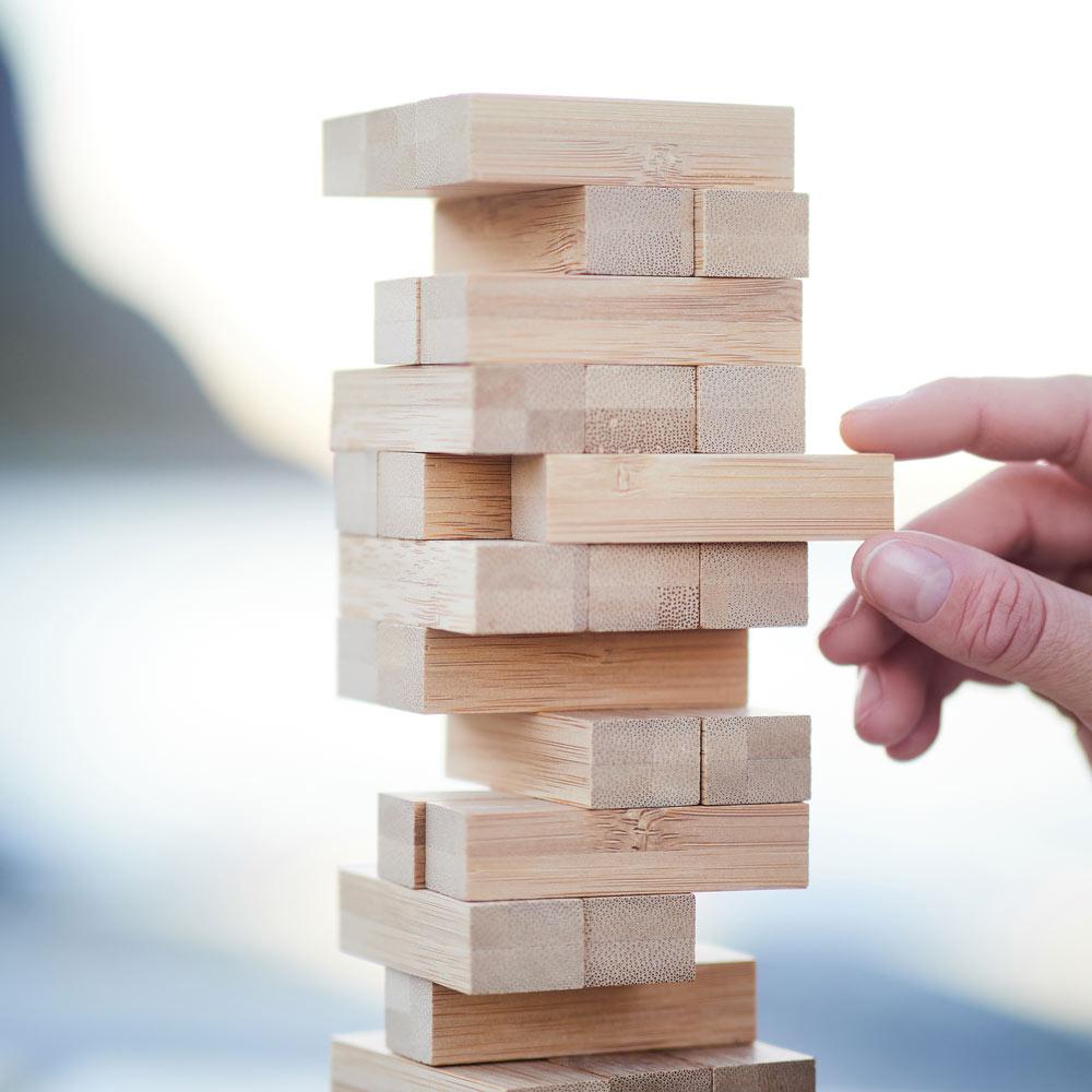 pandoo Spiel Wackelturm aus Bambus